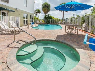 Hotel Days & By Wyndham Pierce I-95 3*